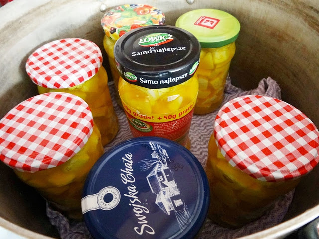 cukinia z kurkumą cukinia w zalewie octowej