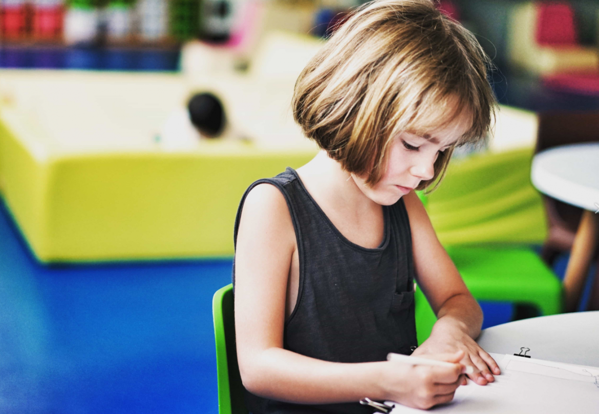 child-school-work W co zaopatrzyć pokój dziecięcy?