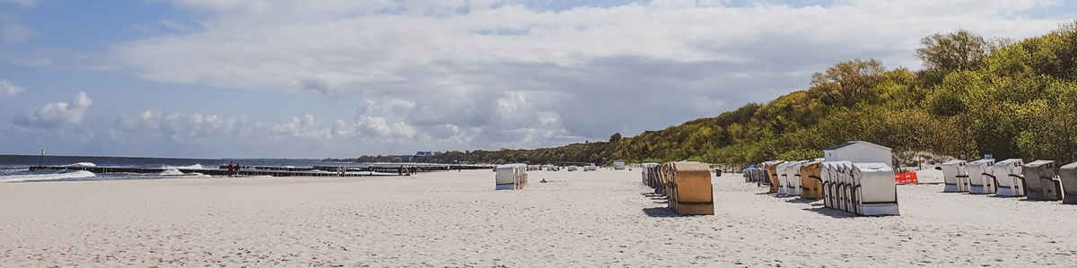 Molo i plaża w Kołobrzegu