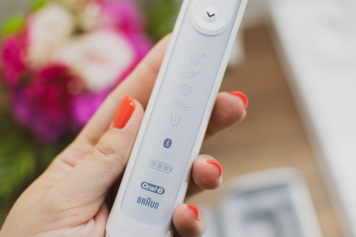 szczoteczka elektryczna Oral-B Genius 10000N